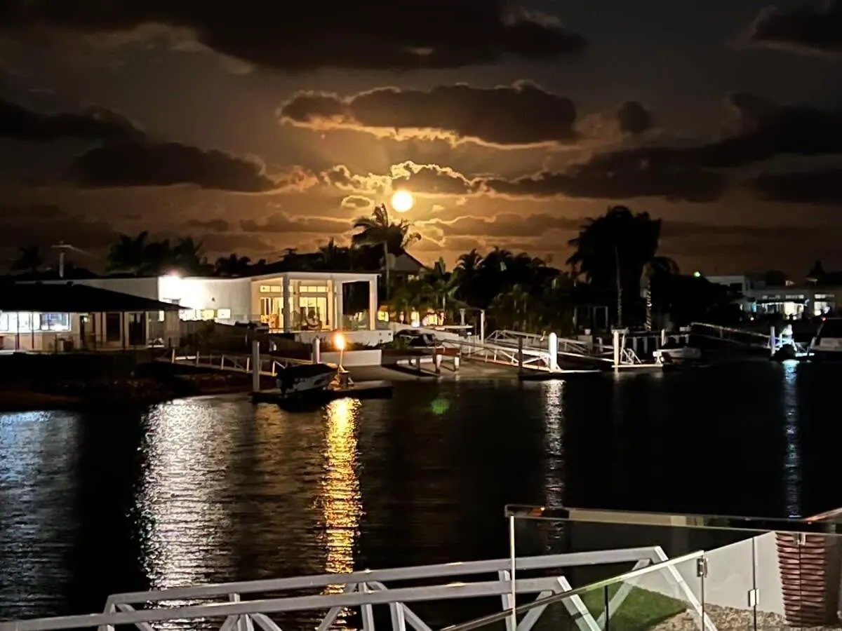 Waterfront Bliss On Maroochydore Canal