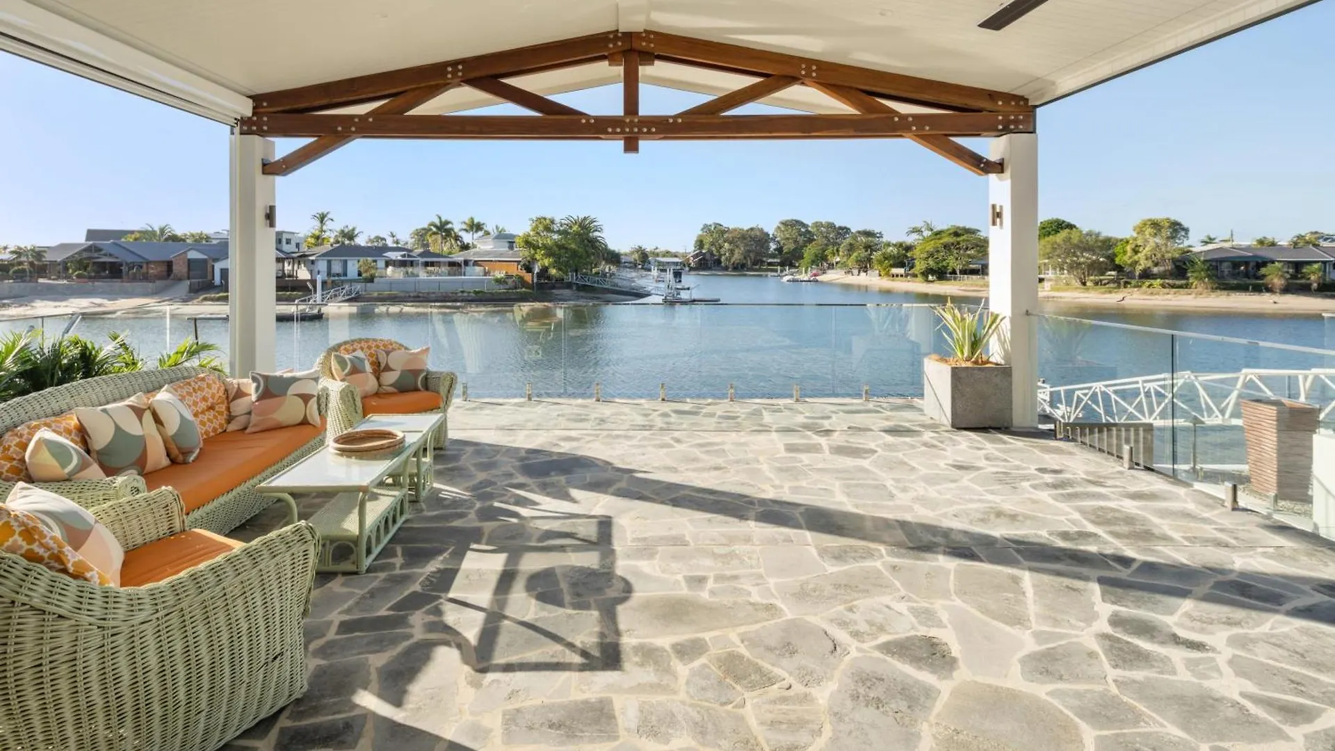 Waterfront Bliss On Maroochydore Canal Avustralya