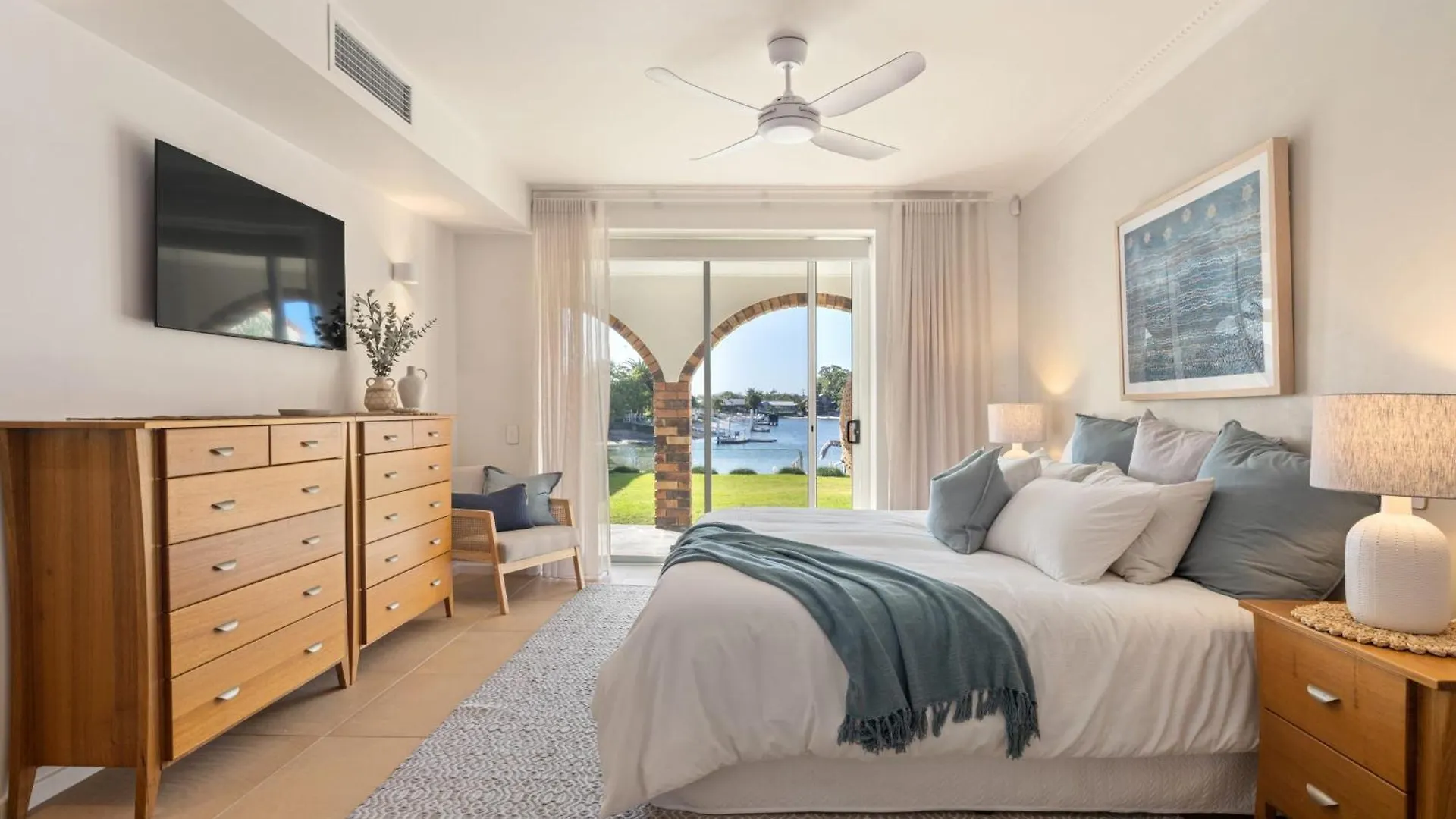 Waterfront Bliss On Maroochydore Canal Tatil Evi